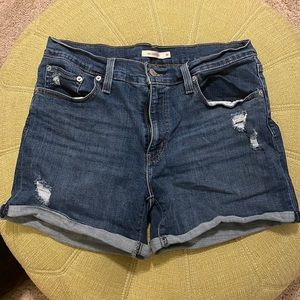 Sz31 Womens Levi’s Mid Length Shorts